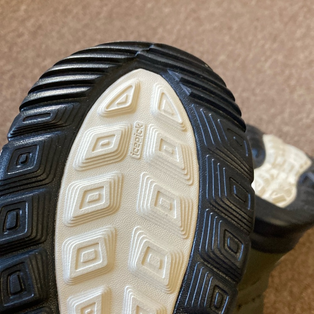 For Sharon: The North Face Green Winter Boots - Picture 8 of 9